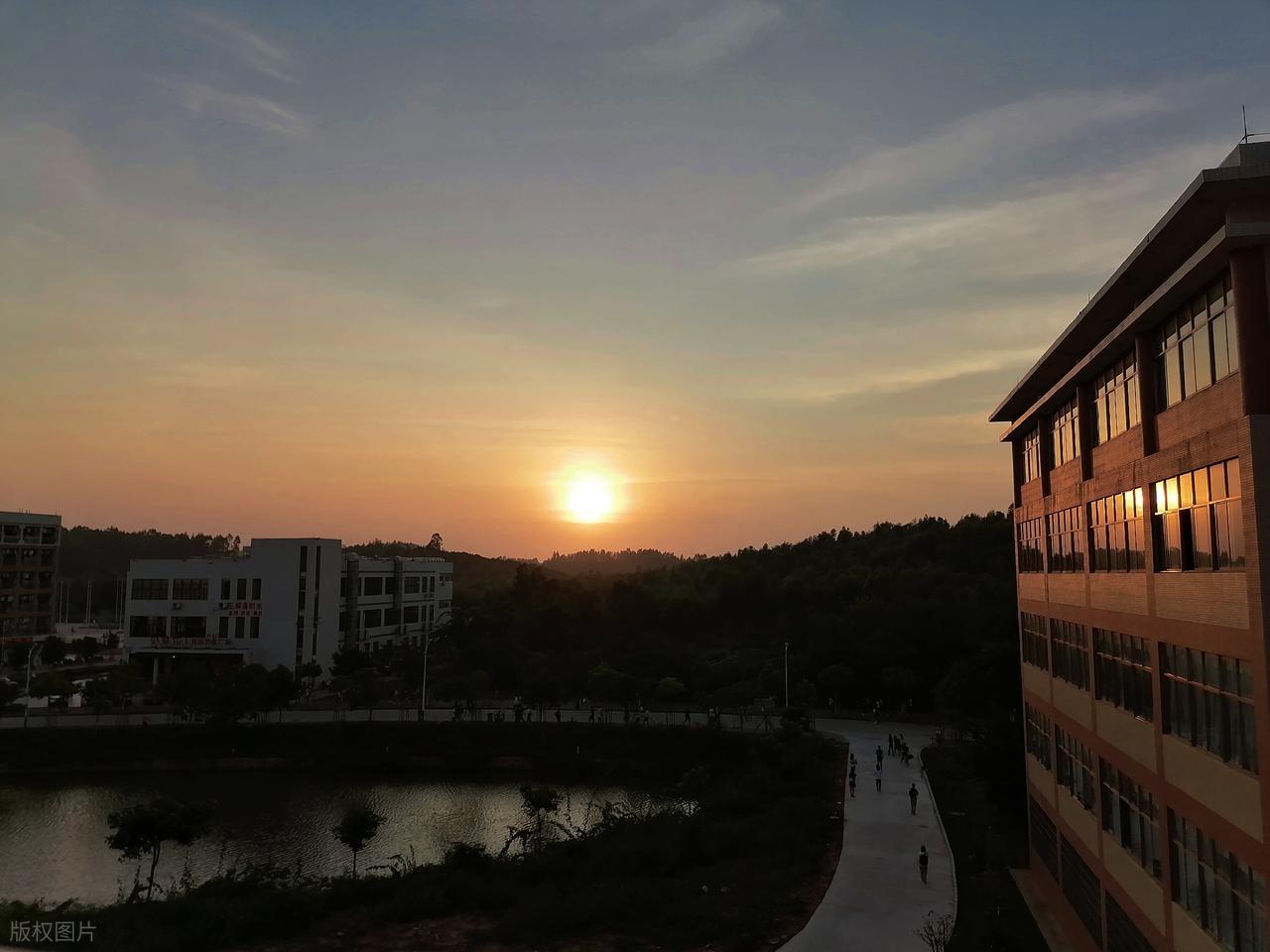 2026年江汉大学专科录取分数线(2026各省份录取分数线及位次排名)_黎明职业大学介绍与报考指南_黎明职业大学录取分数线