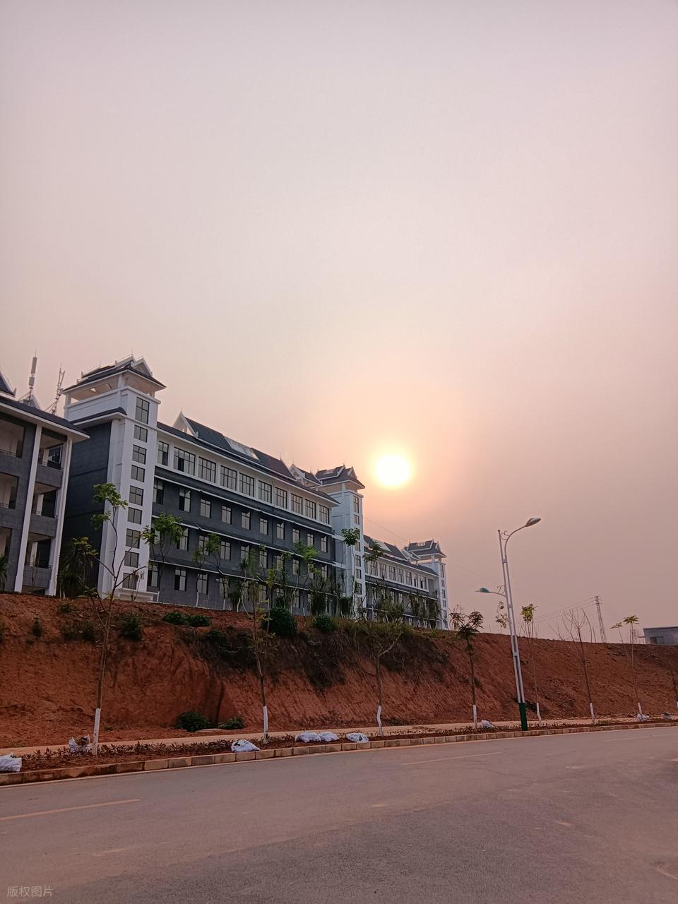 2026年江汉大学专科录取分数线(2026各省份录取分数线及位次排名)_黎明职业大学录取分数线_黎明职业大学介绍与报考指南