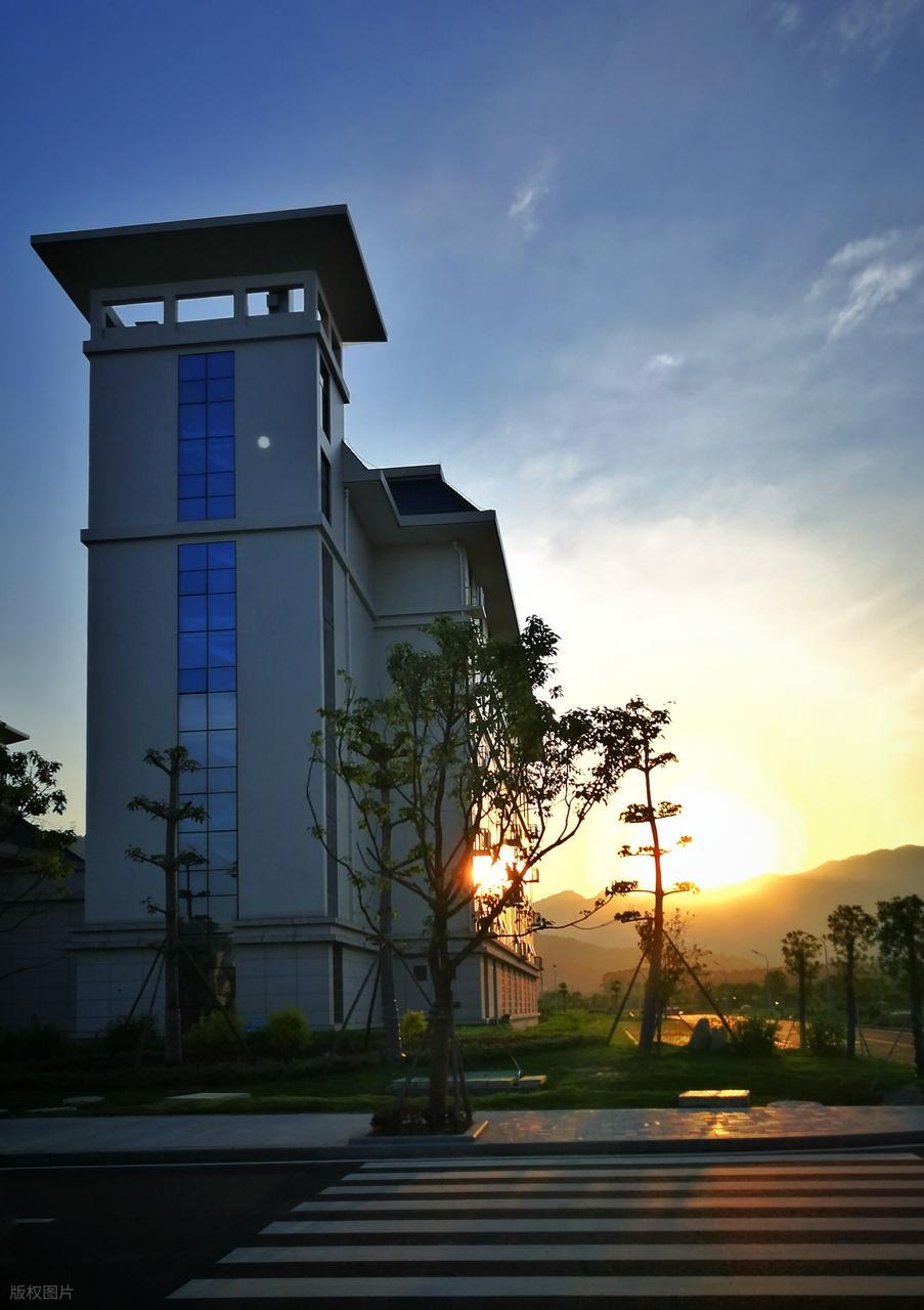 黎明职业大学介绍与报考指南_黎明职业大学录取分数线_2026年江汉大学专科录取分数线(2026各省份录取分数线及位次排名)